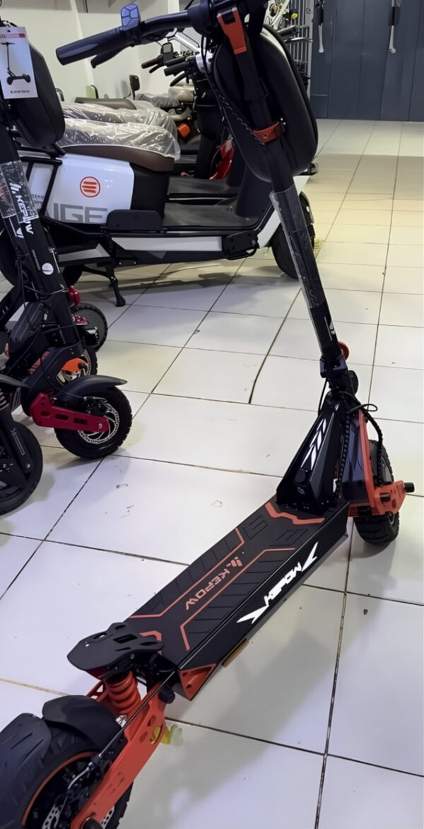 SCOOTER ELÉCTRICO KEPOW K3 MASTER 2400W + Pack Protección VIP (Mochila + GPS + Candado + Antipinchazos)