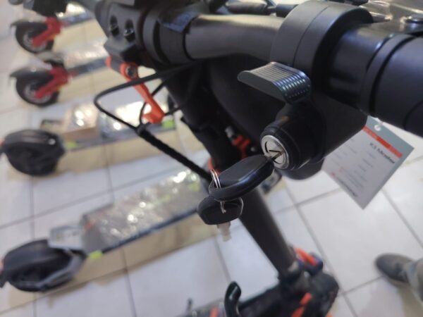 SCOOTER ELÉCTRICO KEPOW K3 MASTER 2400W + Pack Protección VIP (Mochila + GPS + Candado + Antipinchazos)